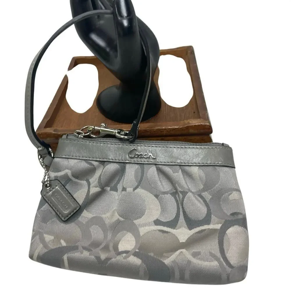 COACH WRISTLET BAG CANVAS LEATHER SIGNATURE GRAY PLEATED AESTHETIC‎ KAWAII